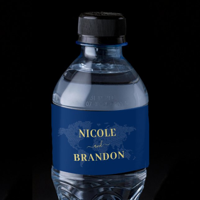 Bollasbröllop för blå världskarta vattenflaskor etikett (Blue World Map Destination Wedding Water Bottle Label)