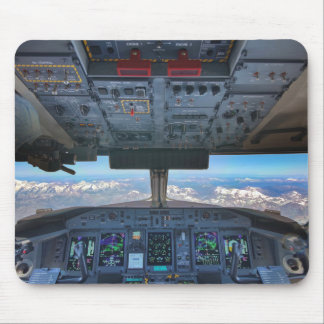 Bombardier Q400 Cockpit över Alpernorna Musmatta