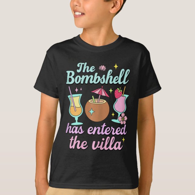 Bombshell Has Entered The Villa Funny Summer Pool  T Shirt (Framsida)