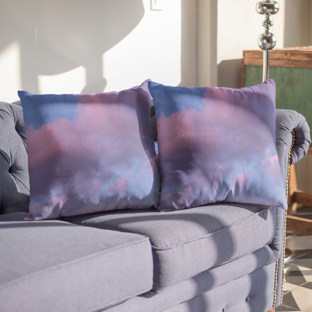 Bomullskandmoln vid solnedgång kudde (Cotton Candy Clouds at Sunset Throw Pillow)