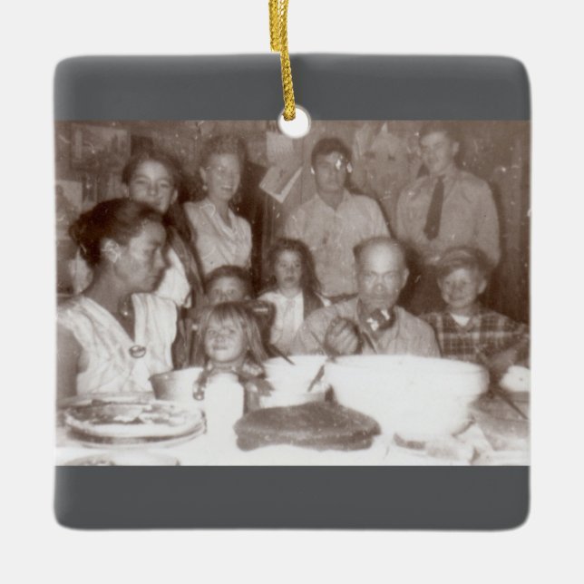 Bomullsvit familj 1950 julgransprydnad keramik (Framsida)