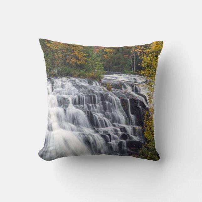 Bond Falls på hösten nära Paulding, Michigan Kudde (Framsida)