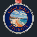 Bondi Beach Australia Travel Art Vintage Julgransprydnad Metall<br><div class="desc">Bondi Beach i vektorkonsten stil. Bondis svepande vita sand är en av Australiens mest ikoniska stränder.</div>