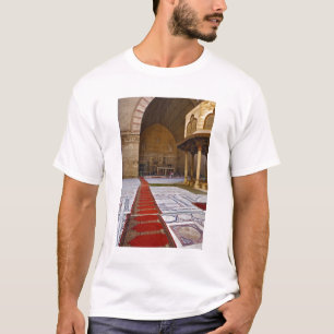 Bönemattor som leder in i en islamisk moské, Kairo T-shirt