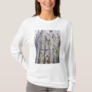Bönflaggstänger i berg, Yotongla Pass 2 T-shirt