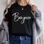 Bonjour | Elegant och Modern Fransk Black T Shirt<br><div class="desc">Den här eleganten står "Bonjour" i trendiget,  modern handskriven,  vit manustypografi. En chic och snyggt letar efter alla som kärlek Frankrike och Fransken.</div>