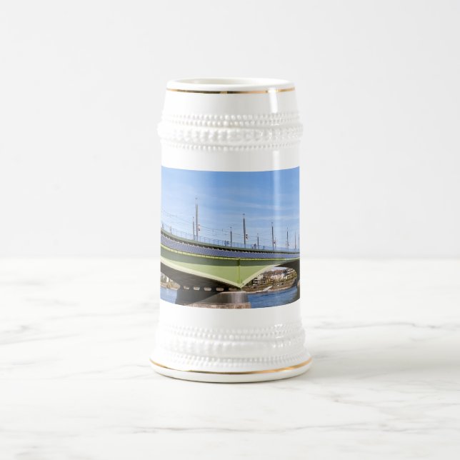 Bonn Sejdel (Center)