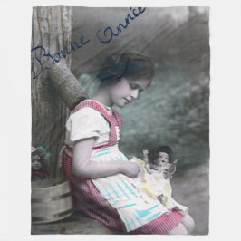 Bonne Année Vintage Girl with Dolll Fleecefilt