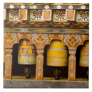Bönnhjul, Mani-hjulet vid Trongsa Dzong, Kakelplatta