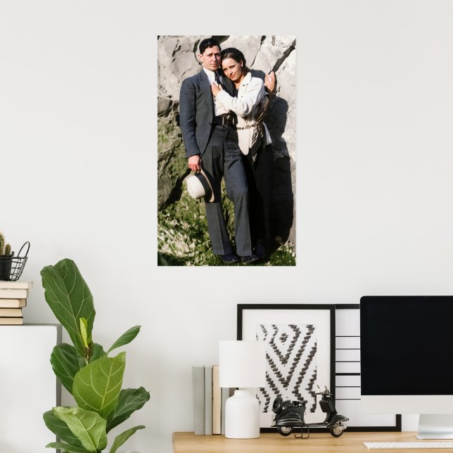 Bonnie och Clyde Embrace 1933 Remastered Poster (Hemmakontoret)