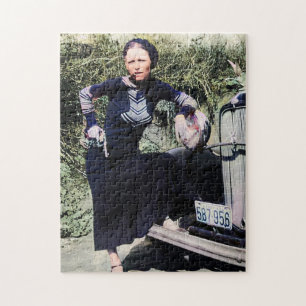 Bonnie Parker röker en cigarr 1933 Färg Redux Pussel