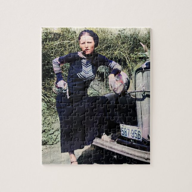 Bonnie Parker Rökning A Cigar 1933 Färg Redux Pussel (Vertikal)