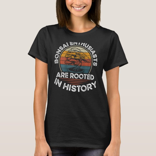 Bonsai Enthusiasts Are Rooted In History Backprint T Shirt (Framsida)
