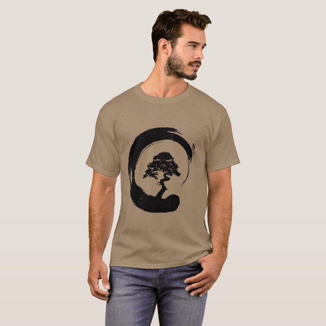 Bonsaiträd i Enso cirklar T-shirt (Hel framsida)