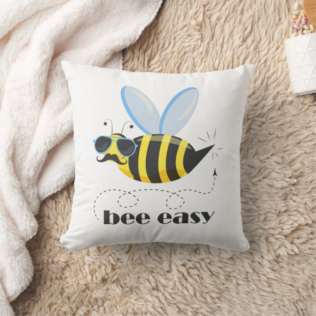 Bönskaraktär med mustasslor Bee Easy Kudde (Filt)