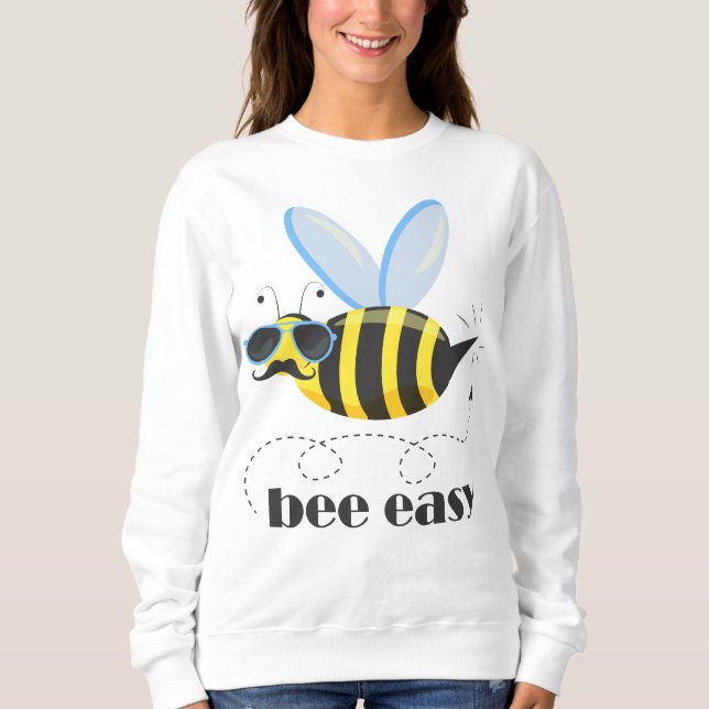 Bönskaraktär med mustasslor Bee Easy T Shirt (Framsida)