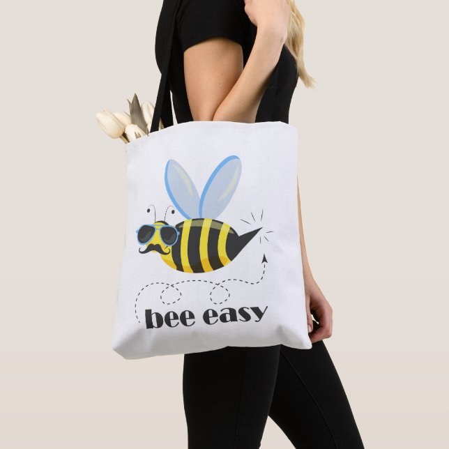 Bönskaraktär med mustasslor Bee Easy Tygkasse (Närbild)