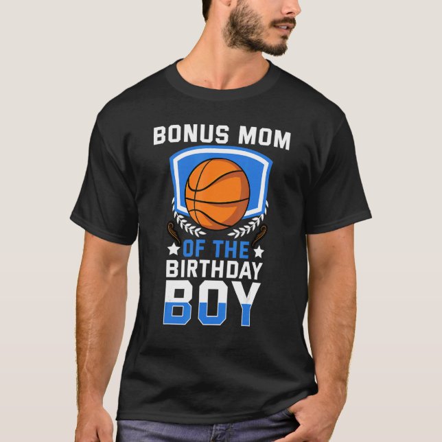 Bonus Mamma i födelsedagskorgsfamiljen Basketball T Shirt (Framsida)