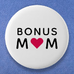 Bonus Mamma | Modern Rosa Heart Mors dag Knapp<br><div class="desc">En enkel,  snyggt "bonus mamma"-anpassningsbar citerar konst i modern minimalistisk typografi med en söt kärlek-rosa-hjärtedetalj. Perfektens gåva till din speciella bonus mamma (t.ex. stepmamma,  pappa flickvän osv.) på hennes födelsedag eller Mors dag! Sloganen kan lätt vara personlig om man vill lägga till en egen röra!</div>
