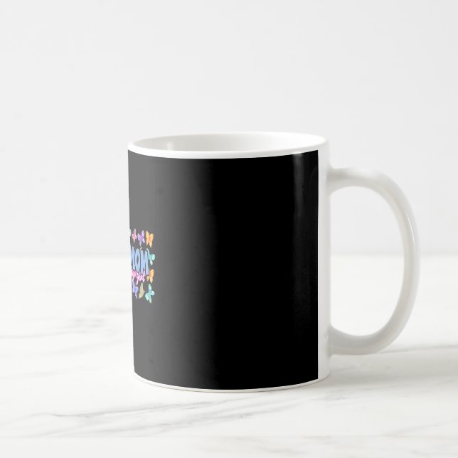 Bonusmamma till födelsedagsflickan fjärilsfamilj kaffemugg (Höger)