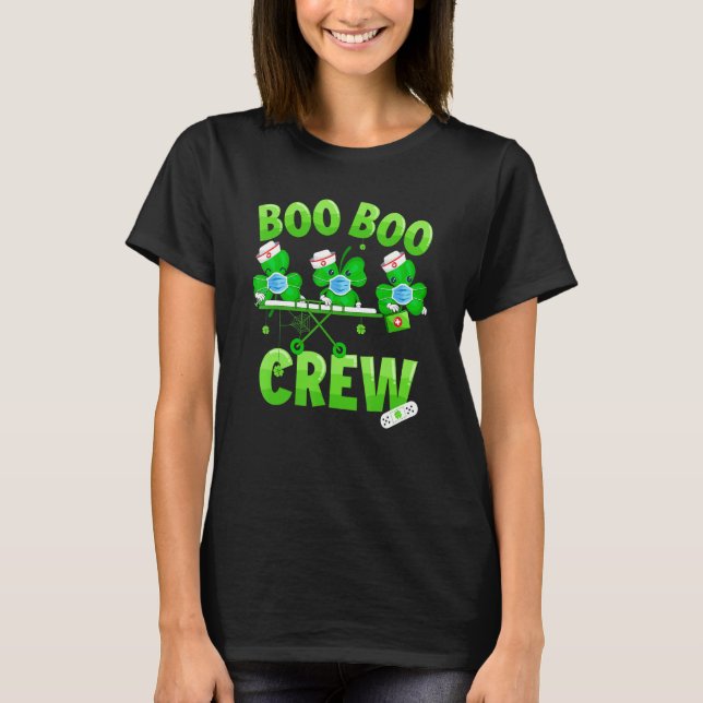 Boo Boo Crew Nurse St patrick's day Shamrock Ansik T Shirt (Framsida)