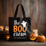 Boo Crew Halloween Black Orange Namn Tygkasse<br><div class="desc">Modern familj som matchar Halloween-godis med väskan är utformad med texten "Boo Crew" i orange och vit text med ett litet spökaccent. Beställ dina besättningsmedlemmar. Anpassa anpassningsbarnas monogram med ett enskilt namn eller namn i familjen.</div>