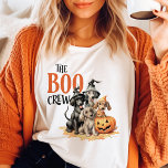 Boo Crew Vintage Halloween T Shirt<br><div class="desc">Gå med roligten med detta Boo Crew-Vintagen Halloween T-Shirt. Den här skjortan har en bra utformning av hundar som är klädd i Halloween-kostymer och fångar perfekt Halloween nostalgiska och vismiska anda. Den är tillverkad av högkvalitativa material för bekvämt bruk och passar perfekt för Halloween fest, avslappnader eller daglig bära. Välj...</div>