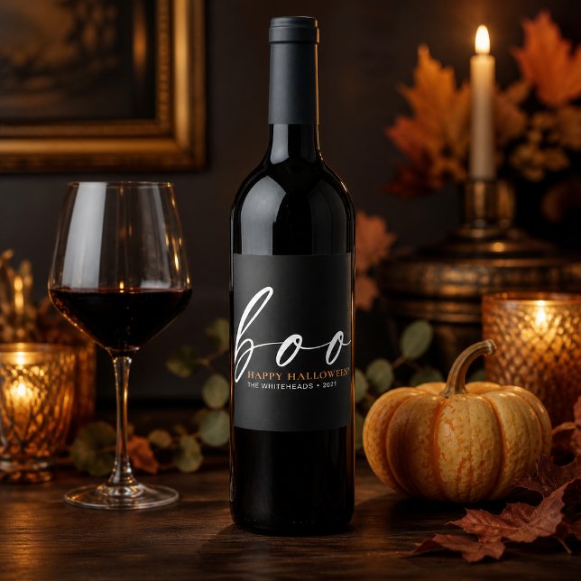 Boo Glad Halloween Svart  Vinflaska Etikett (Give your favorite bottle a delightfully spooky makeover with this black Halloween wine label.)