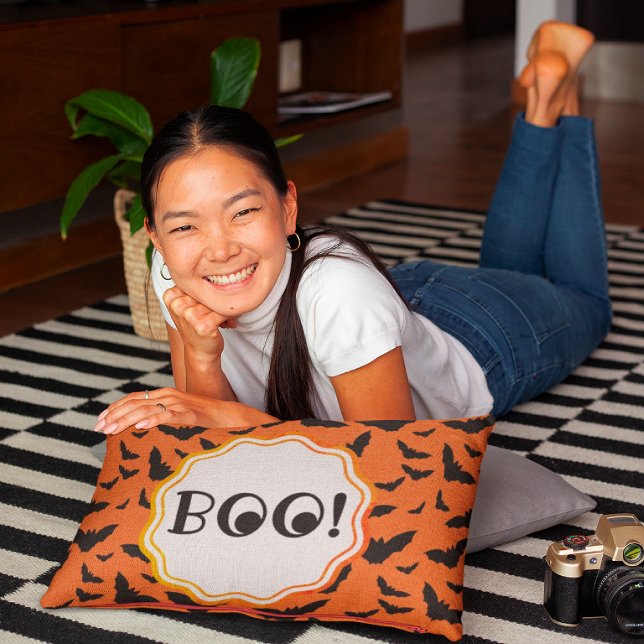 BOO! Halloween Orange/ Black Flies Fladdermus Prydnadskudde (This accent pillow is 
Boo-tiful!)
