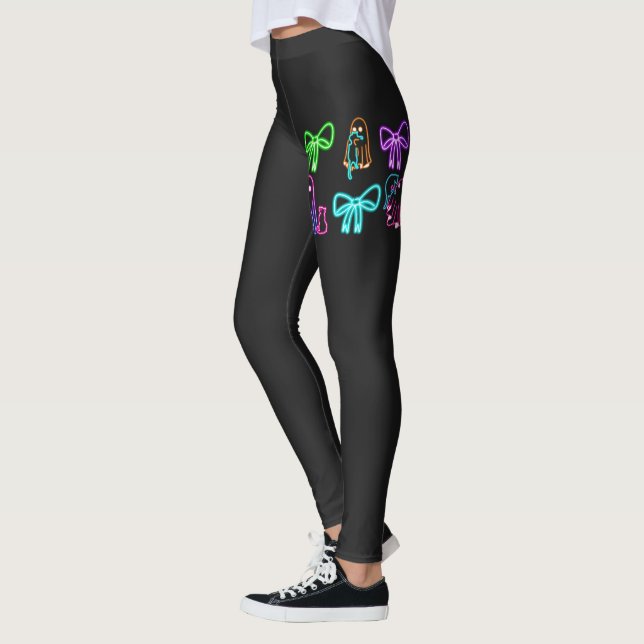 Boo! loves her cat leggings (Vänster)