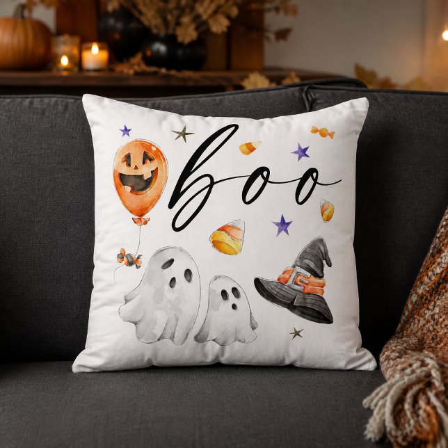 Boo Watercolor-spöken och häxhatt Halloween Kudde (Welcome spooky season with this whimsical watercolor “Boo” throw pillow.)