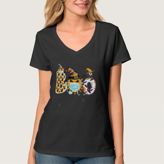 Boo Wearing a Mask Funny Health Worker Nurse Hallo T Shirt (Framsida)
