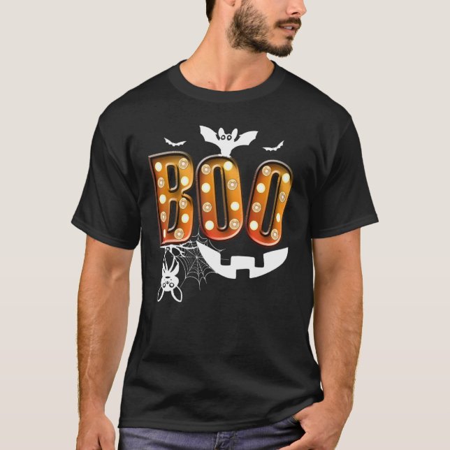 Boo With Spiders And Bat Halloween Costume T Shirt (Framsida)