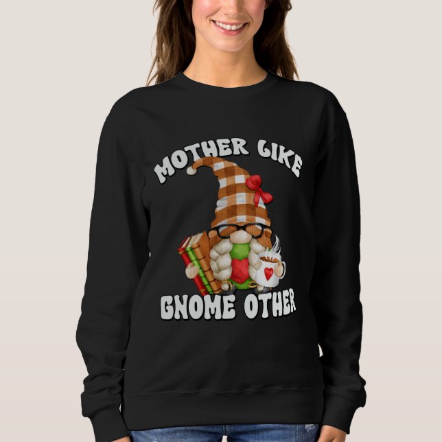 Book  Gnome Mom Saying For Tea  Grandma Librarian T Shirt (Framsida)