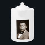 Booker Washington: African American Educator<br><div class="desc">Booker Taliaferro Washington, född i slaveri 1856, ro för att bli en framstående afrikansk ledare och lärare. Efter Civila Krig fullföljde han sin utbildning och gick i klass på Hampton-, Agricultural- och Wayland Seminary. - 1881 grundade Washington Tuskegee i Alabama, en skola avsedd för yrkesutbildning för afrikanska amerikaner. Han trodde...</div>