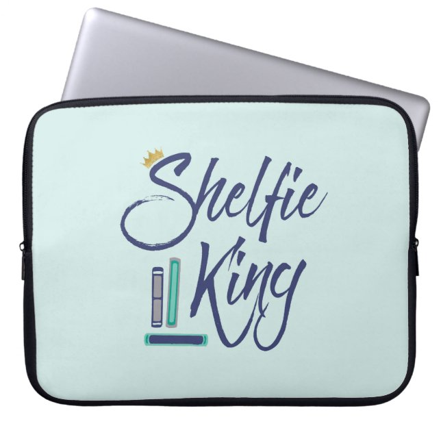Booklover Shelfie Kung Laptop Fodral (Framsidan)