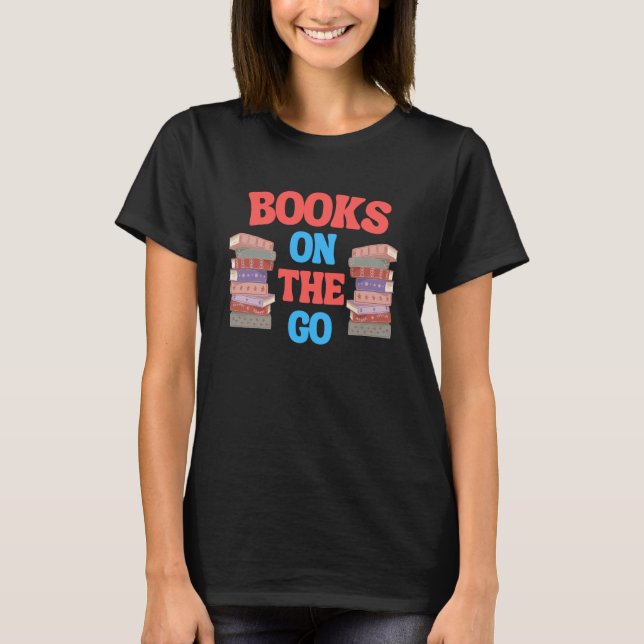 Books On The Go Reading Book Discussion Club T Shirt (Framsida)