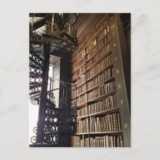 Bookshelf i Long Room, Dublin, Irland Vykort