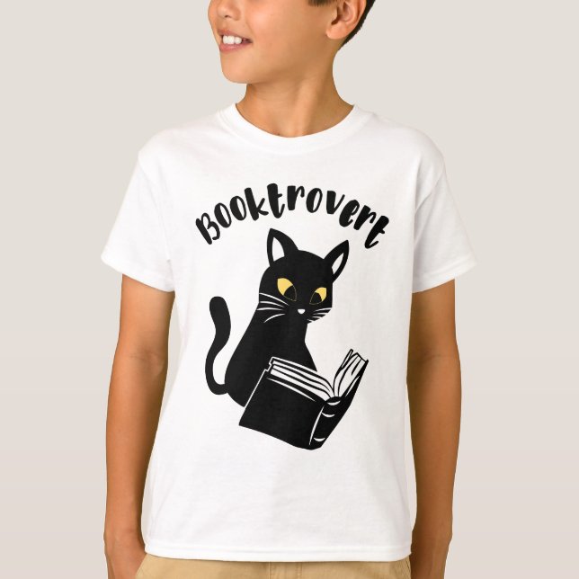 Booktrovert cat med bok t shirt (Framsida)