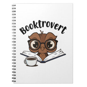 Booktrovert uggla med bok och kaffe anteckningsbok