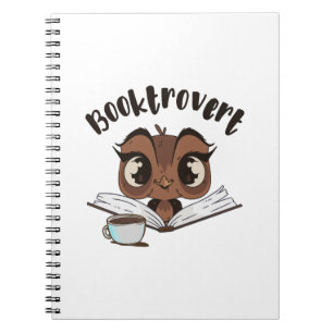 Booktrovert uggla med bok och kaffe anteckningsbok