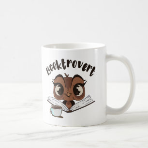 Booktrovert uggla med bok och kaffe kaffemugg