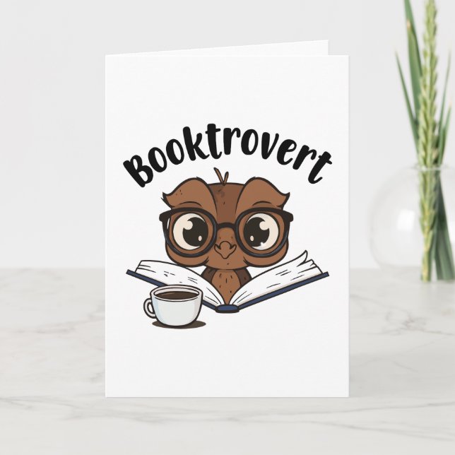 Booktrovert uggla med bok och kaffe kort (Framsida)