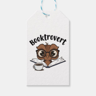 Booktrovert uggla med bok och kaffe presentetikett