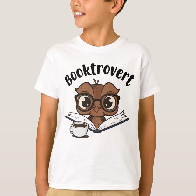 Booktrovert uggla med bok och kaffe t shirt (Framsida)