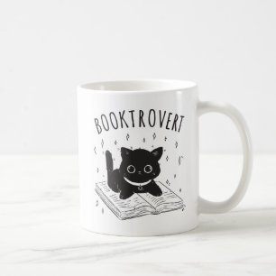 Booktrovertkatt med bok och stjärnor kaffemugg
