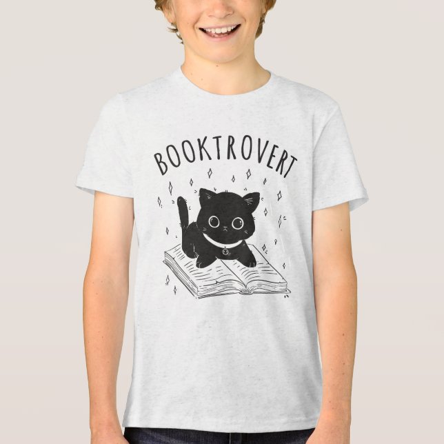Booktrovertkatt med bok och stjärnor t shirt (Framsida)
