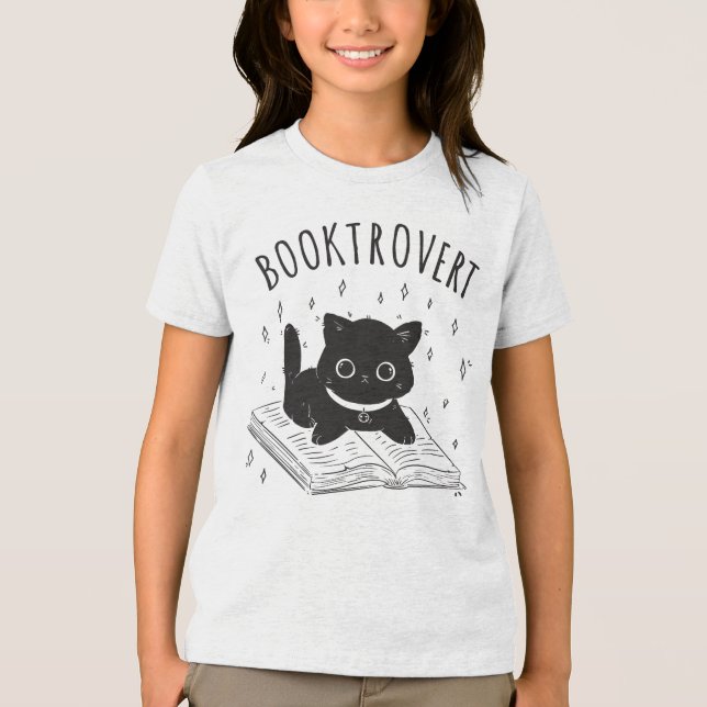 Booktrovertkatt med bok och stjärnor t shirt (Framsida)