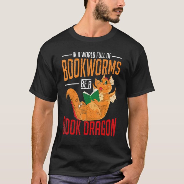 Bookworm Bok Dragon Librarian Fantasy Animal Read T Shirt (Framsida)