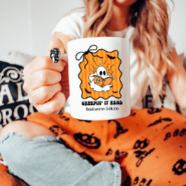 Bookworm Ghost Reading Bow Creepin’ it Real Kaffemugg